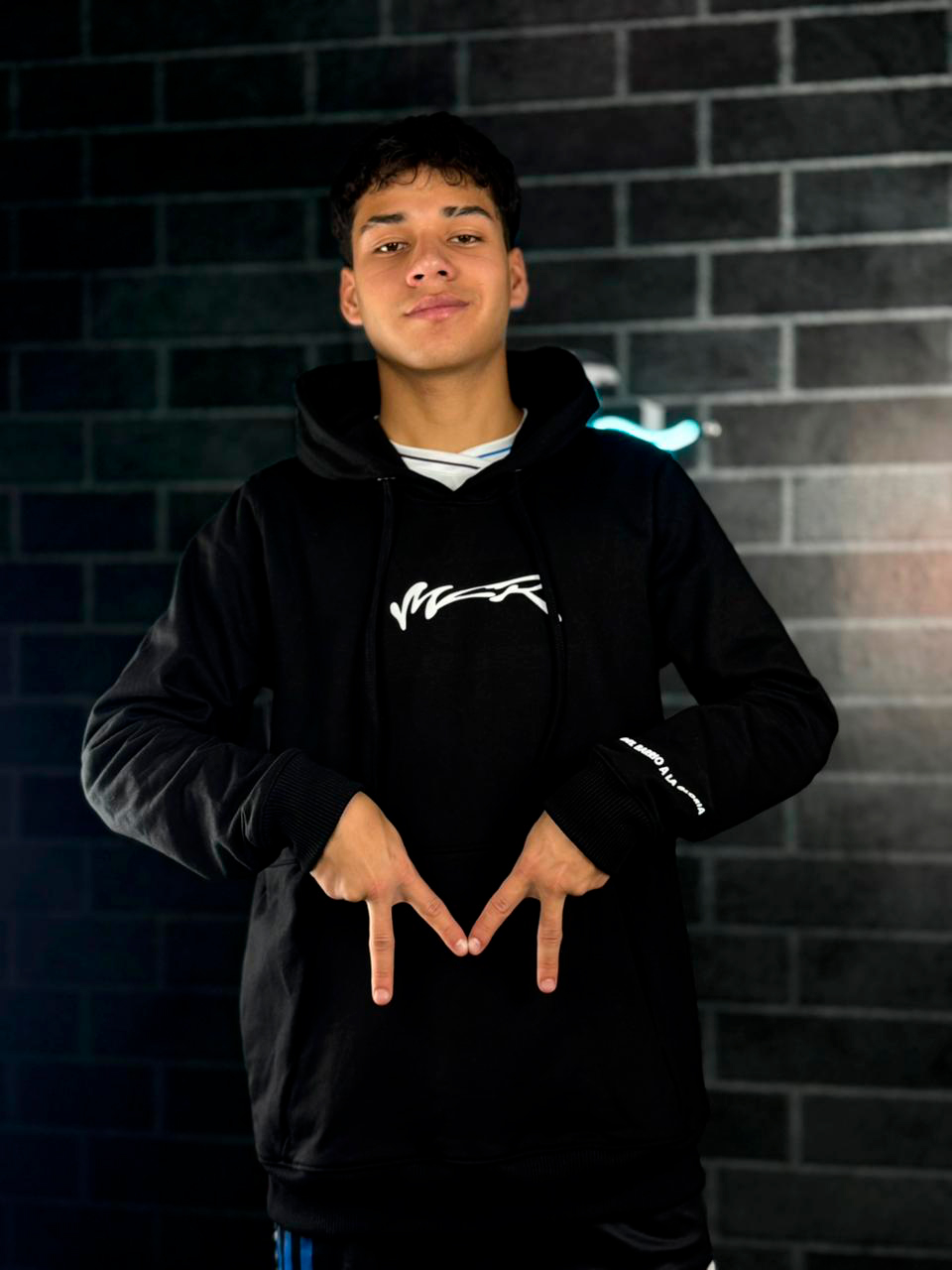 HODDIE-NUEVO-BUZO-NEGRO-KRIS.jpg- MCR